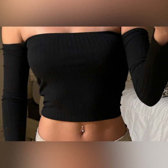 Kendall & Kylie black off the shoulder crop top - Picture 2 of 2